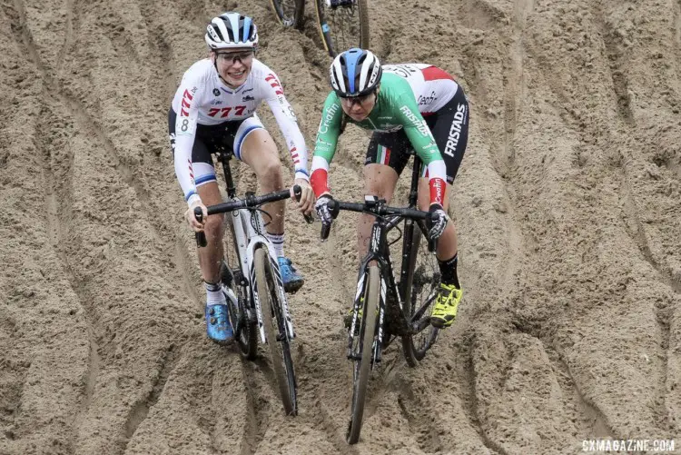 Things got a little argy-bargy between Yara Kastelijn and Eva Lechner dropping into the pit. 2019 Superprestige Zonhoven. © B. Hazen / Cyclocross Magazine