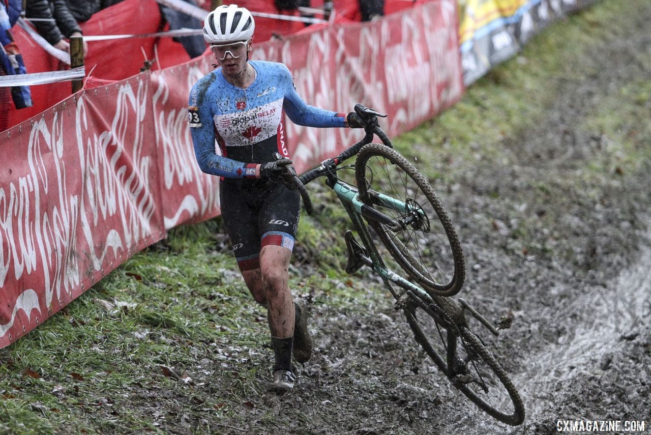 Claire Steciuk works her way through the off-camber. 2019 World Cup Namur. © B. Hazen / Cyclocross Magazine