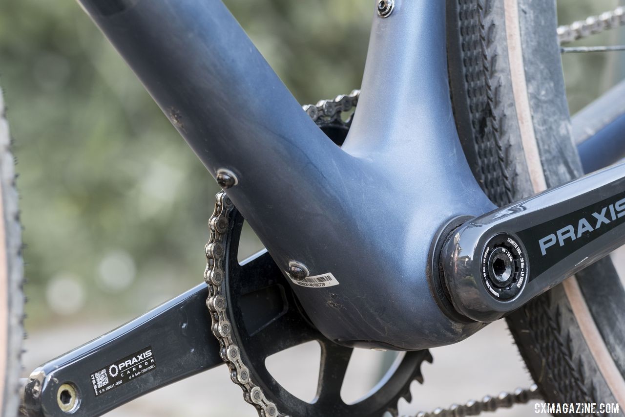 The Diverge has an extra cage mount under the down tube near the BB386 EVO. 2020 Specialized Diverge Expert Gravel Bike. © C. Lee / Cyclocross Magazine