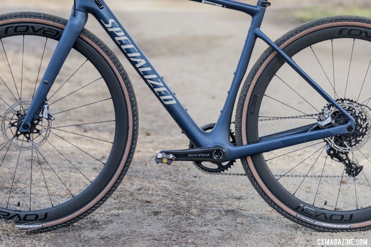The Diverge has a very low bottom bracket, with a BB drop of 8.5cm. 2020 Specialized Diverge Expert Gravel Bike. © C. Lee / Cyclocross Magazine
