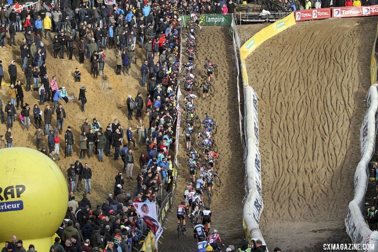 The Elite Men scramble up the sandy wall in Lap 1. 2019 Superprestige Zonhoven. © B. Hazen / Cyclocross Magazine