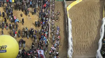 The Elite Men scramble up the sandy wall in Lap 1. 2019 Superprestige Zonhoven. © B. Hazen / Cyclocross Magazine