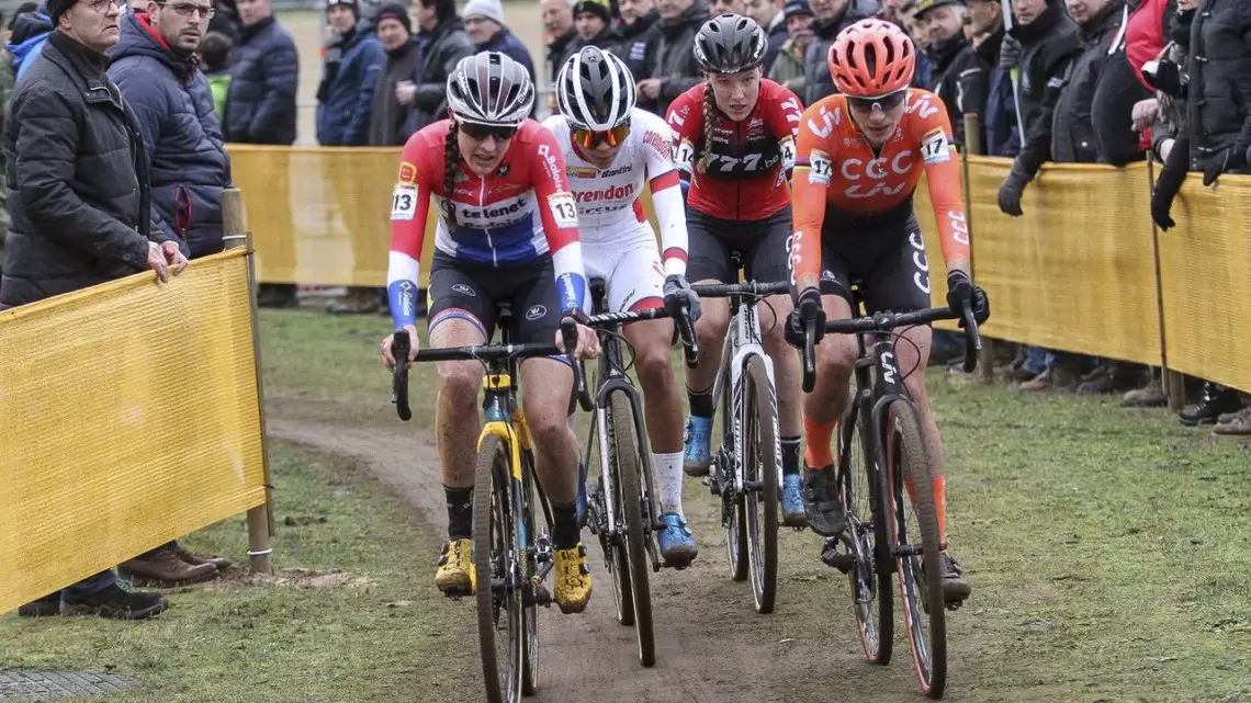 A group of four women broke free at the front. 2019 World Cup Zolder. © B. Hazen / Cyclocross Magazine