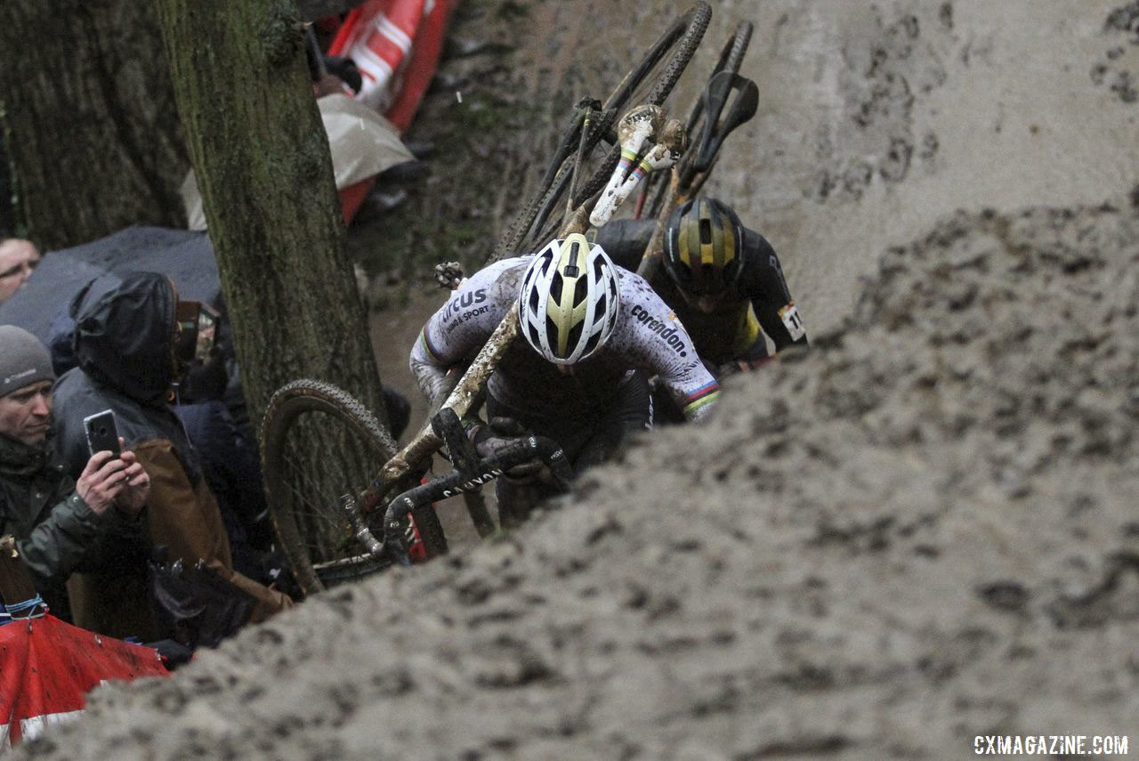 Mathieu van der Poel and Toon Aerts battled at Namur on Sunday. 2019 World Cup Namur. © B. Hazen / Cyclocross Magazine