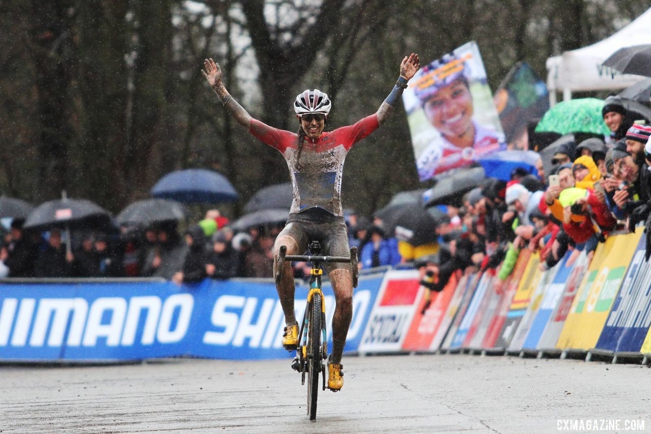 Lucinda Brand took the win at the 2019 World Cup Namur. © B. Hazen / Cyclocross Magazine