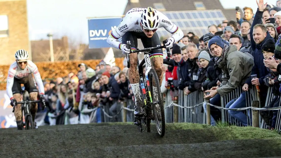 Van der Poel had to push to get back in the race. 2019 Azencross, Loenhout. © B. Hazen / Cyclocross Magazine