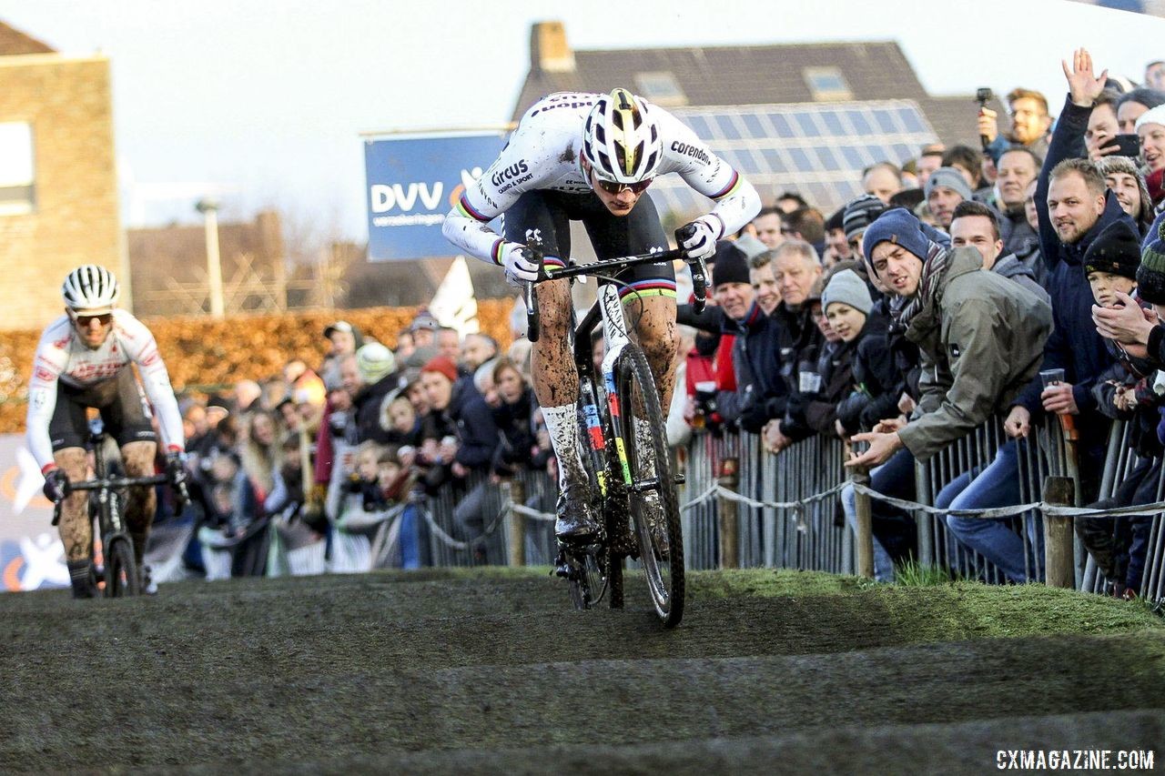 Van der Poel had to push to get back in the race. 2019 Azencross, Loenhout. © B. Hazen / Cyclocross Magazine