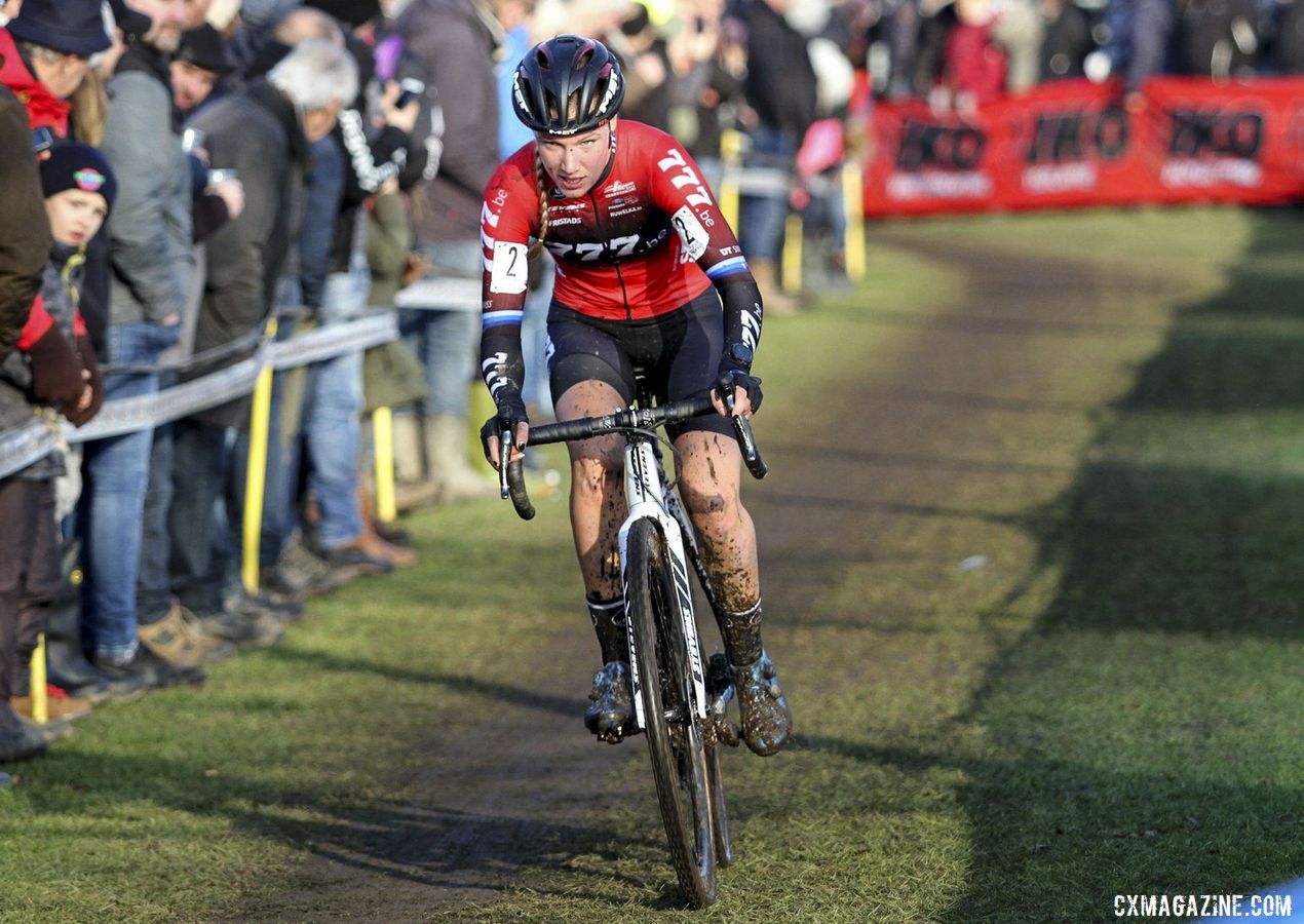 Annemarie Worst was riding a strong second until an endo set her back. 2019 Azencross, Loenhout. © B. Hazen / Cyclocross Magazine