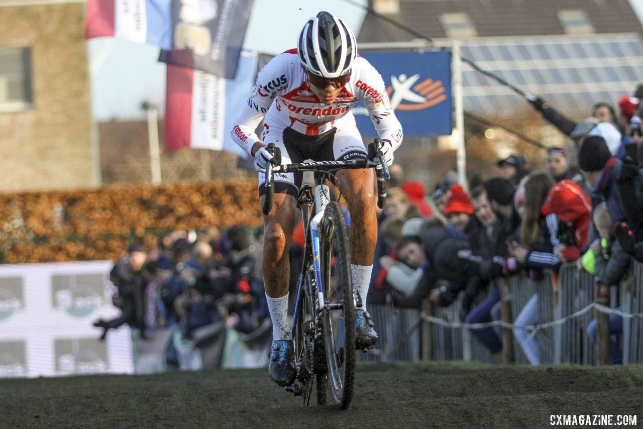 Ceylin Alvarado got out to a fast start at Azencross. 2019 Azencross, Loenhout. © B. Hazen / Cyclocross Magazine