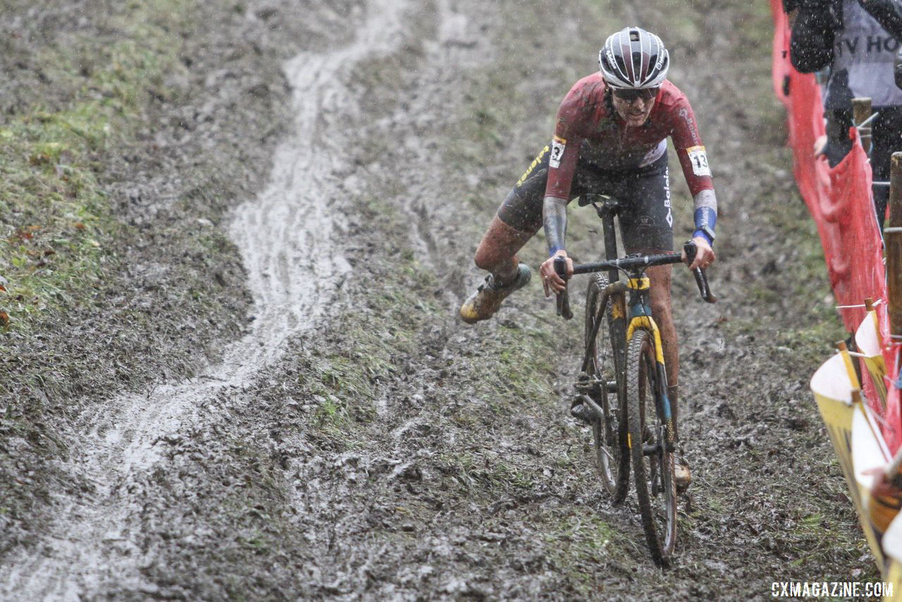 Brand works to keep her balance in the off-camber section. 2019 World Cup Namur. © B. Hazen / Cyclocross Magazine