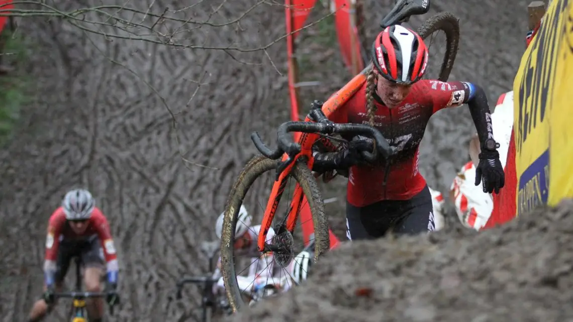 Annemarie Worst pushed the pace early on. 2019 World Cup Namur. © B. Hazen / Cyclocross Magazine