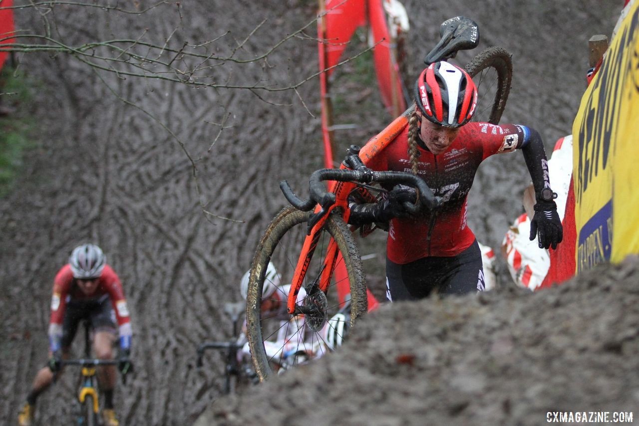 Annemarie Worst pushed the pace early on. 2019 World Cup Namur. © B. Hazen / Cyclocross Magazine