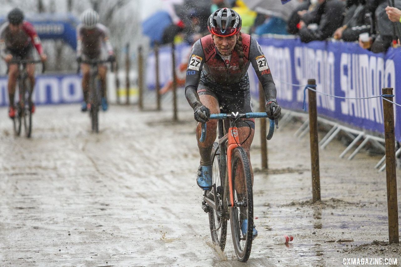 Rebecca Fahringer finished 8th at World Cup Namur. 2019 World Cup Namur. © B. Hazen / Cyclocross Magazine