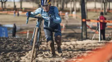 Ellen Noble fought to double wins last weekend. 2019 Ruts n' Guts. © P. Means / Cyclocross Magazine