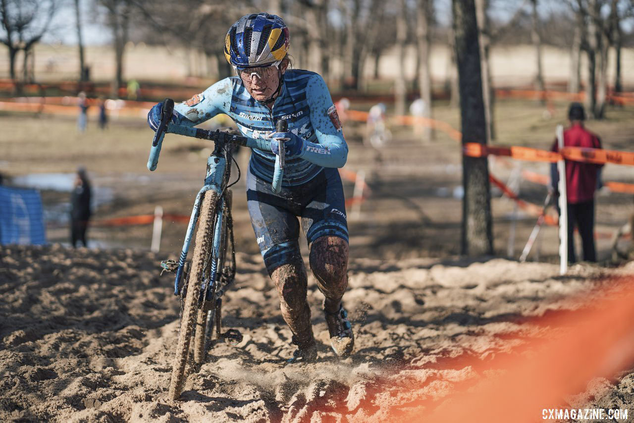 Ellen Noble fought to double wins last weekend. 2019 Ruts n' Guts. © P. Means / Cyclocross Magazine