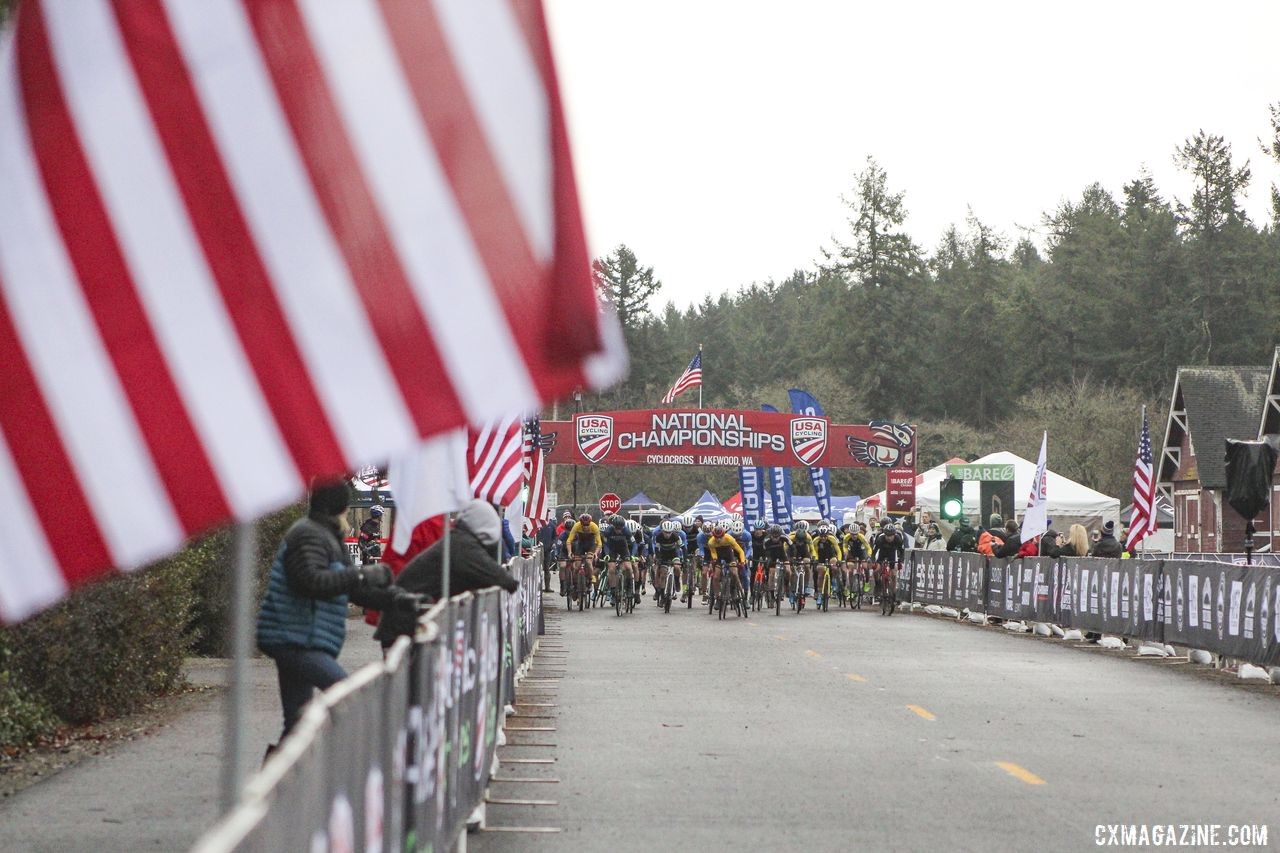 The Collegiate Varsity Men charge down the holeshot straight. © Z. Schuster / Cyclocross Magazine