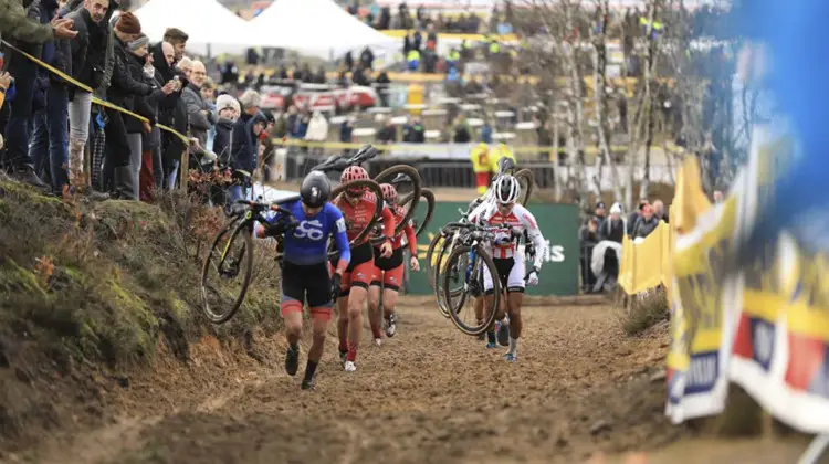 Coogan Cisek ended up racing with the leaders at Zonhoven, at least temporarily. © Luc Wilms