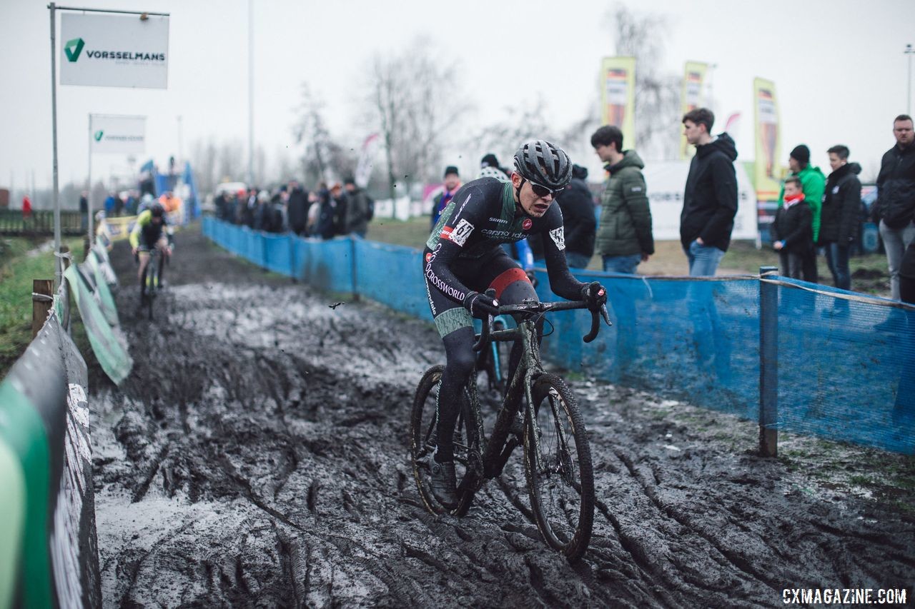 While the mud has been as challenging as always, Ivan Gallego has been impressed by the generosity of Belgian drivers. © Balint Hamvas