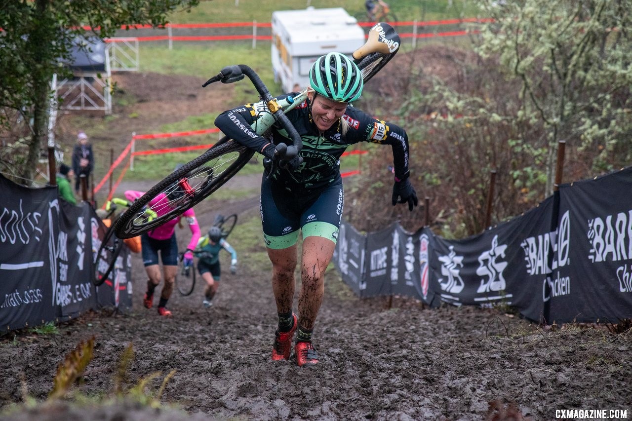 Hannah Dillard ran to 8th. © A. Yee / Cyclocross Magazine