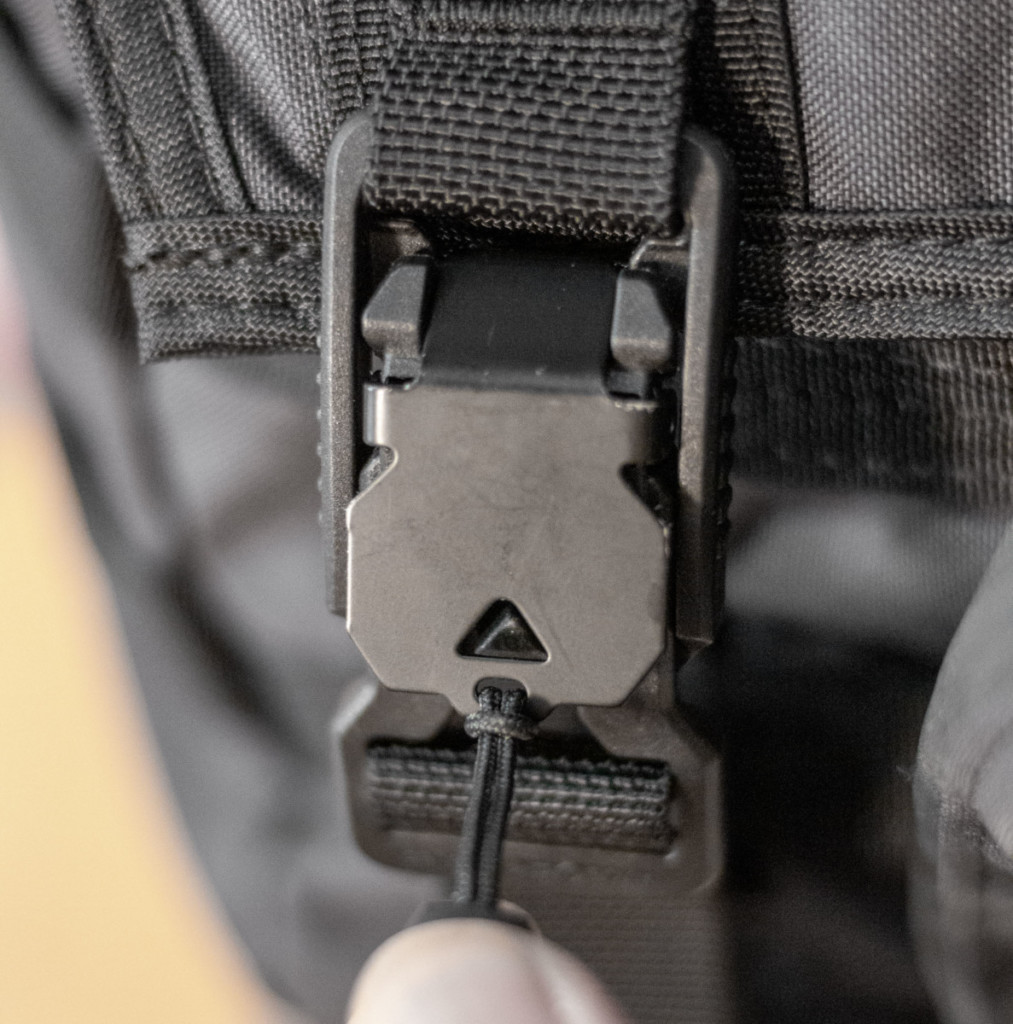 Fidlock® V-Buckles are quick, easy and secure. The Mission Workshop Khyte laptop messenger bag. © Cyclocross Magazine