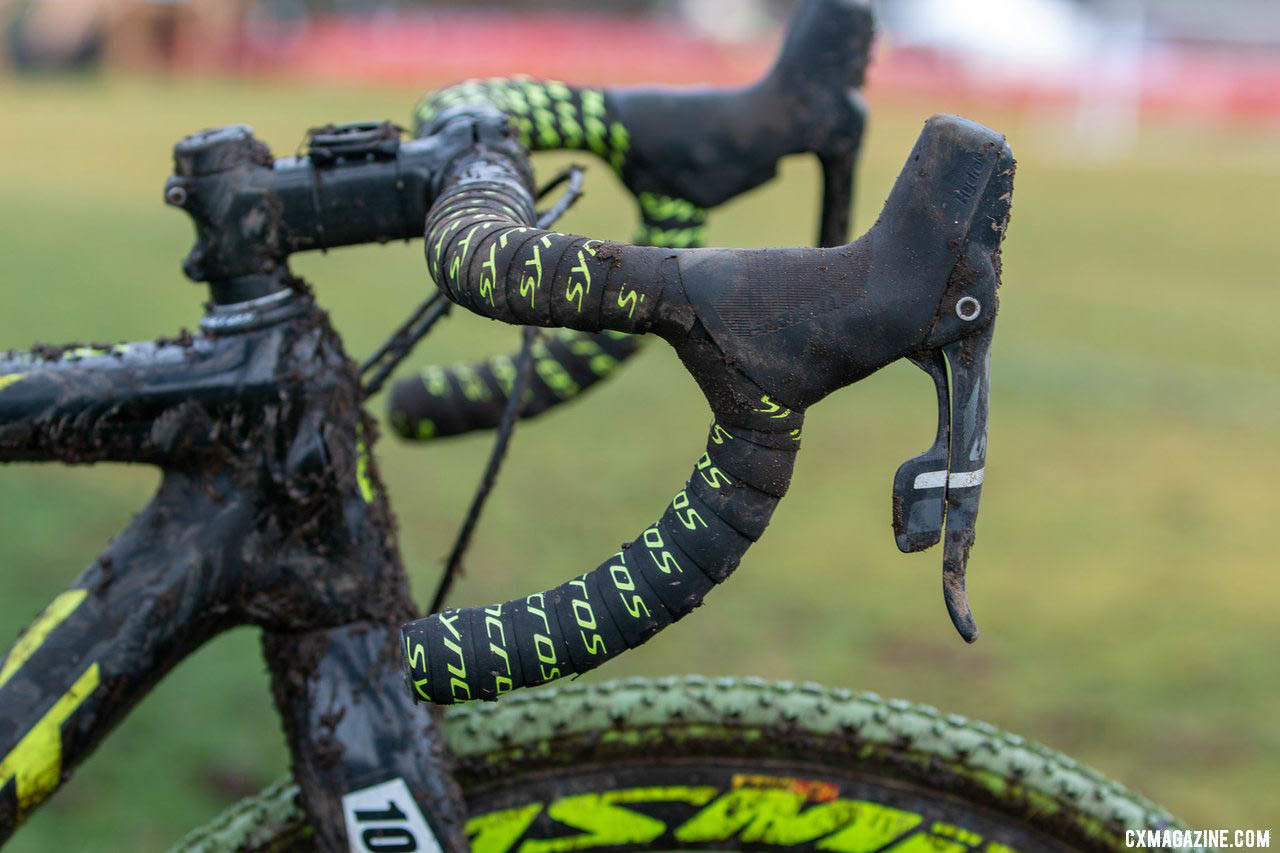 Black and yellow Syncros bar tape helps keep things matchy matchy. Caleb Thompson's Masters 35-39-winning Scott Addict CX Cyclocross bike. 2019 USA Cycling Cyclocross National Championships bike profiles, Lakewood, WA. © A. Yee / Cyclocross Magazine