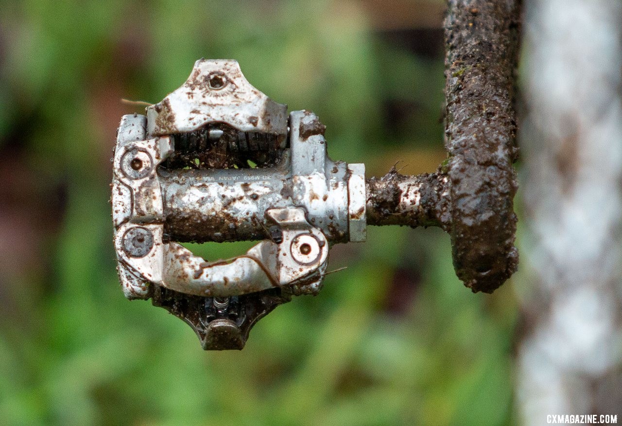 Swartz's pedals were a well-travled pair of Shimano XTR M959 SPDs. Caleb Swartz's Lakewood Nationals Collegiate Varsity Trek Boone. © A. Yee / Cyclocross Magazine