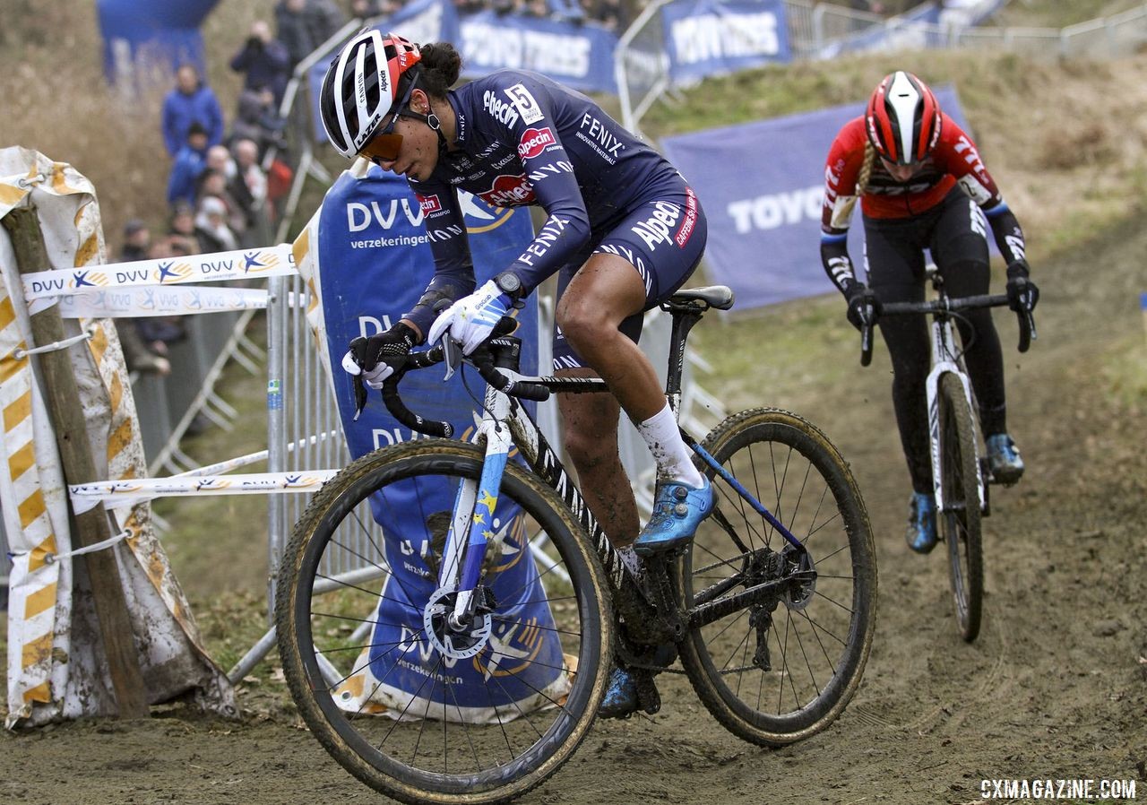 Ceylin Alvarado and Annemarie Worst battled before Alvarado rode away for the win. 2020 GP Sven Nys, Baal. © B. Hazen / Cyclocross Magazine