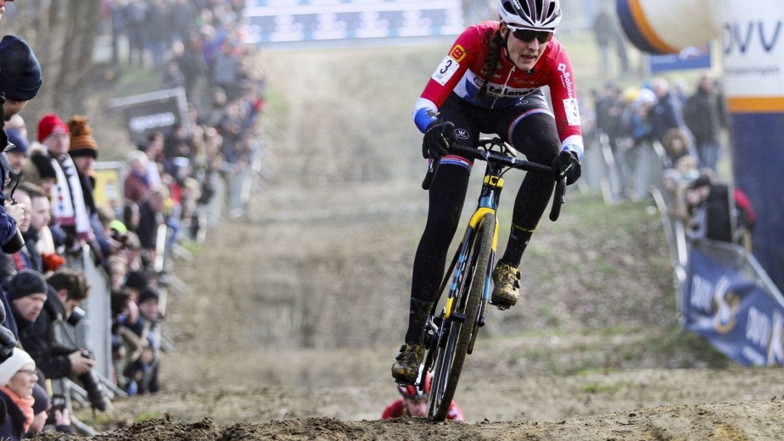 Lucinda Brand continued her strong season with a second-place finish. 2020 GP Sven Nys, Baal. © B. Hazen / Cyclocross Magazine