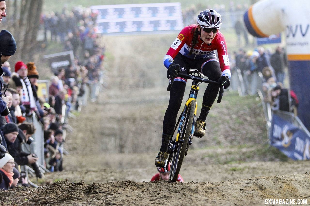 Lucinda Brand continued her strong season with a second-place finish. 2020 GP Sven Nys, Baal. © B. Hazen / Cyclocross Magazine