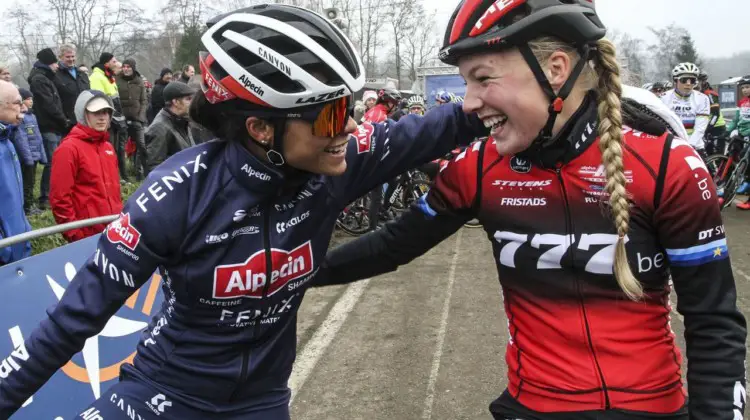 The of the top Dutch women Ceylin Alvarado and Annemarie Worst share a laugh. 2020 GP Sven Nys, Baal. © B. Hazen / Cyclocross Magazine