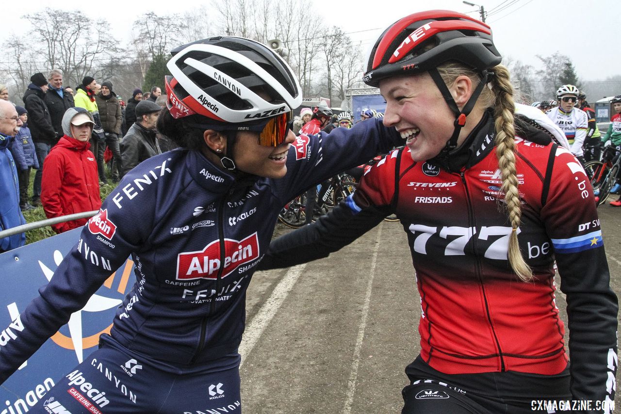 The of the top Dutch women Ceylin Alvarado and Annemarie Worst share a laugh. 2020 GP Sven Nys, Baal. © B. Hazen / Cyclocross Magazine