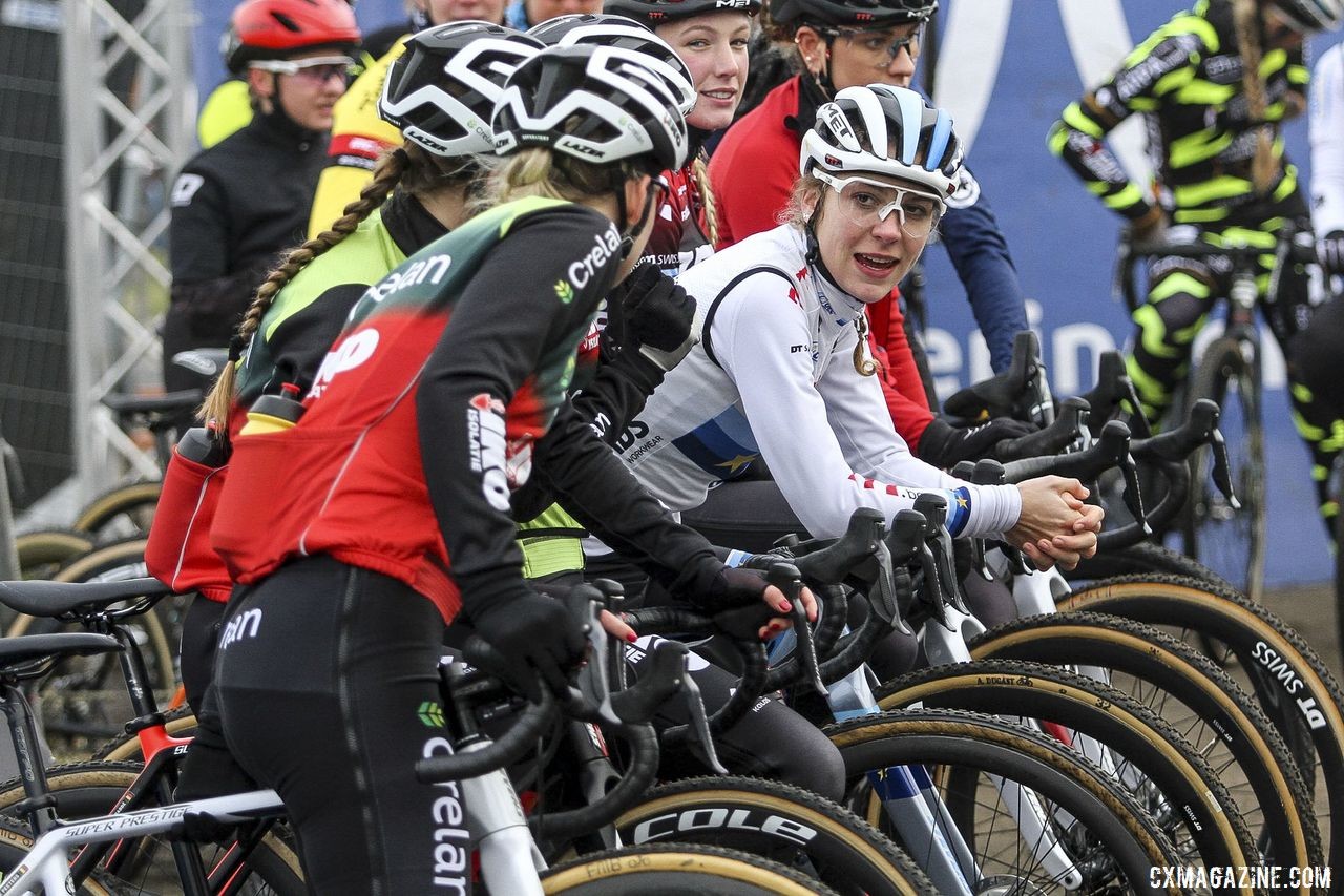 Yara Kastelijn shares a laugh with the other front-row women. 2020 GP Sven Nys, Baal. © B. Hazen / Cyclocross Magazine