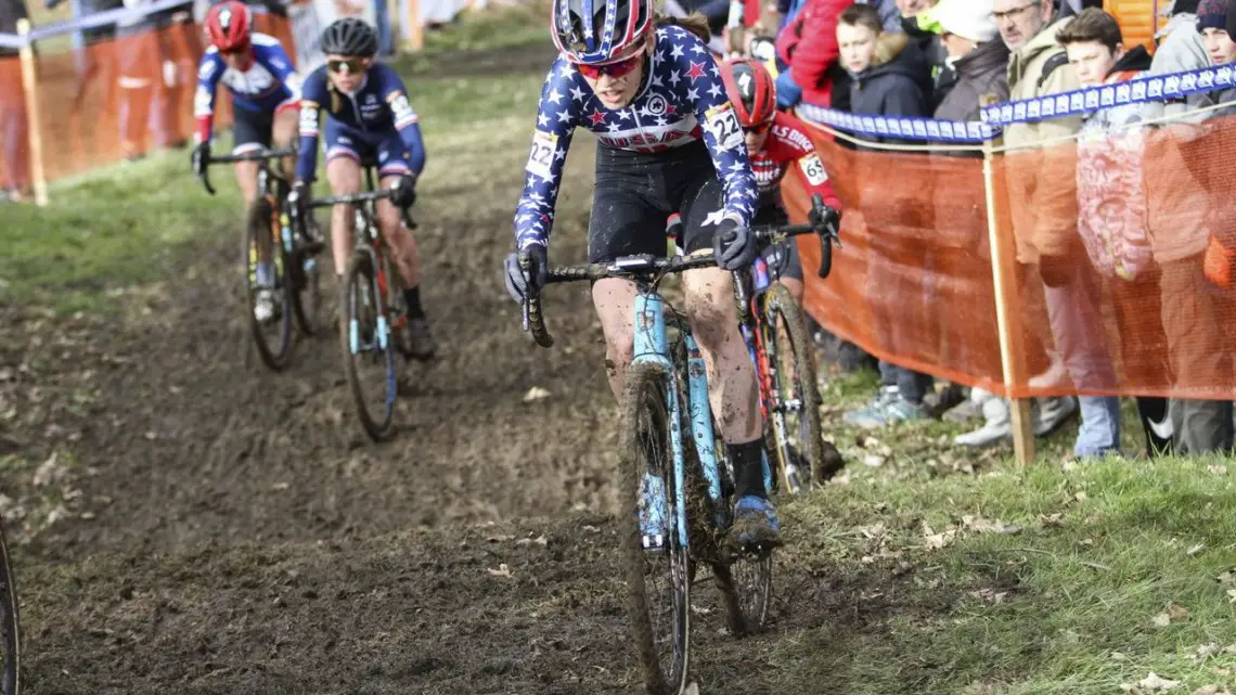 Clara Honsinger continues her charge forward toward a finish just outside the top 5. 2020 World Cup Nommay, France. © B. Hazen / Cyclocross Magazine