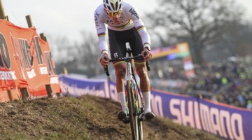 Van der Poel attacked in Lap 6 and went clear. 2020 World Cup Hoogerheide, Netherlands. © B. Hazen / Cyclocross Magazine