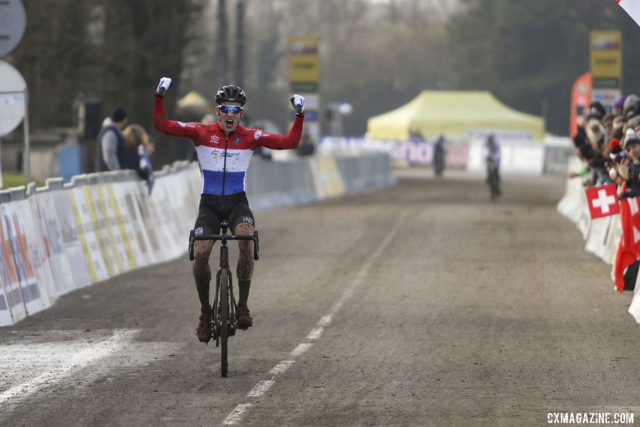 Ryan Kamp won the U23 Men's race in Nommay. 2020 World Cup Nommay. © B. Hazen / Cyclocross Magazine