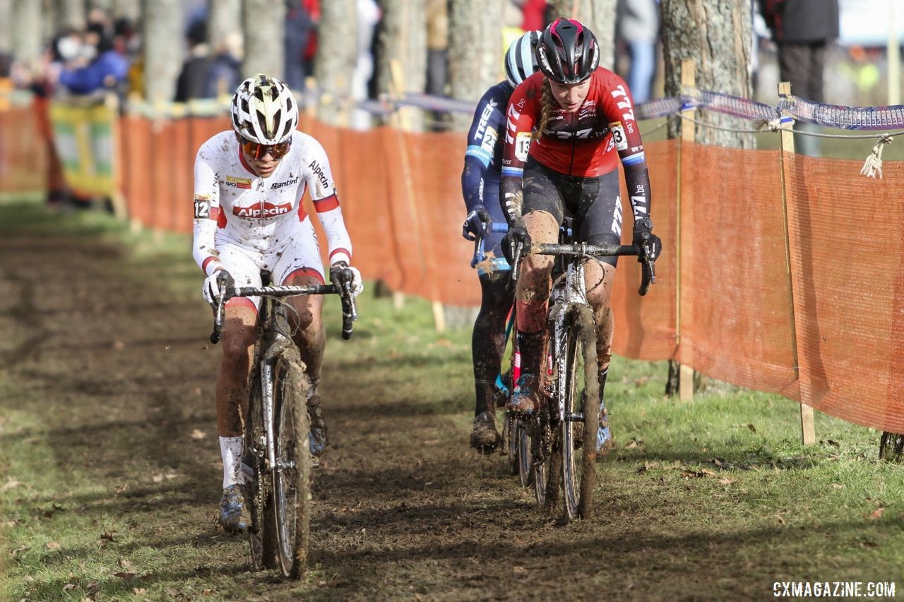 Katie Compton moved up to join the lead group. 2020 World Cup Nommay. © B. Hazen / Cyclocross Magazine