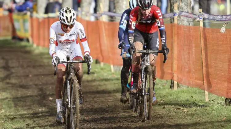 Katie Compton moved up to join the lead group. 2020 World Cup Nommay. © B. Hazen / Cyclocross Magazine