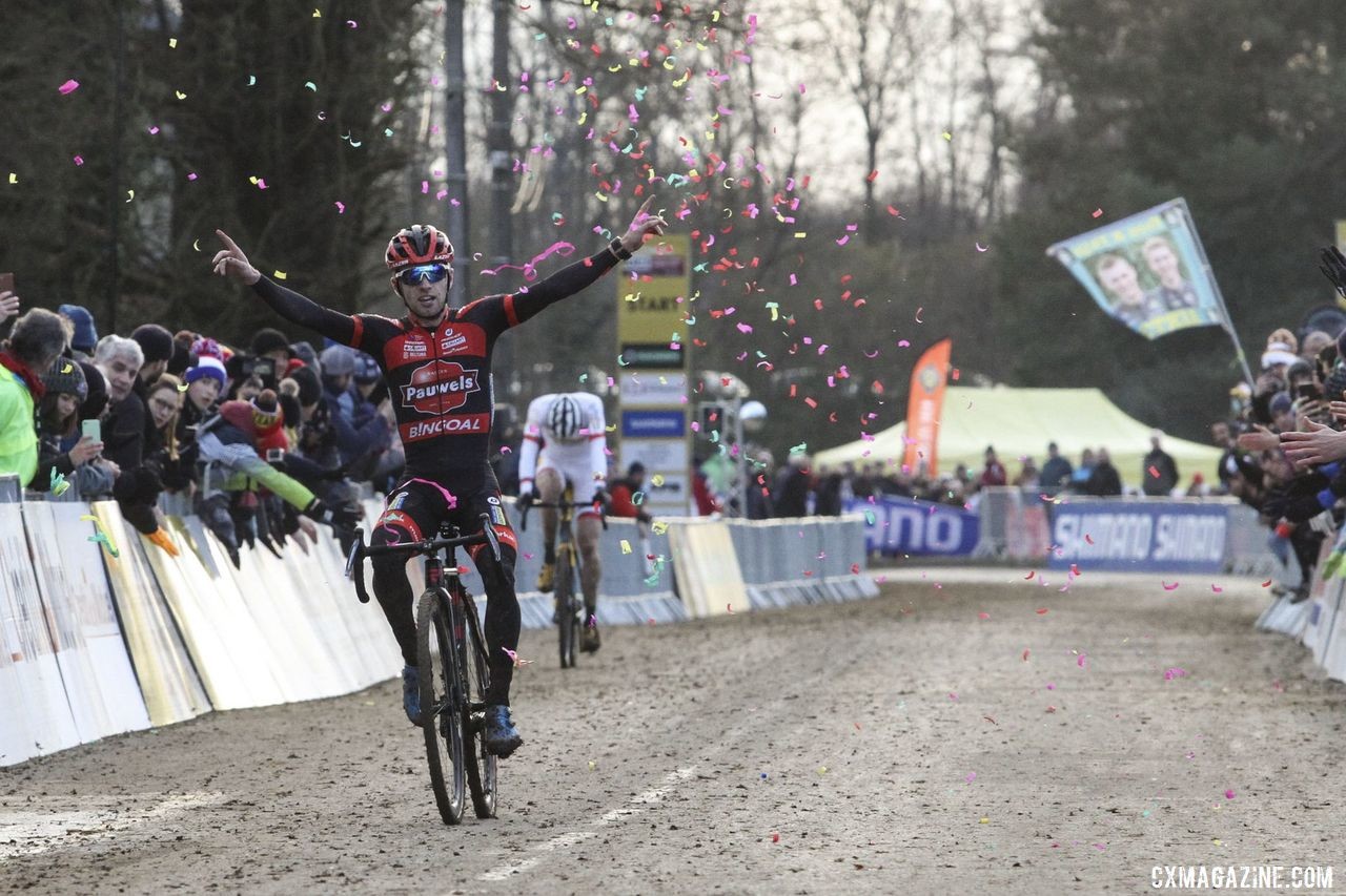 Eli Iserbyt took the last lap win. 2020 World Cup Nommay. © B. Hazen / Cyclocross Magazine