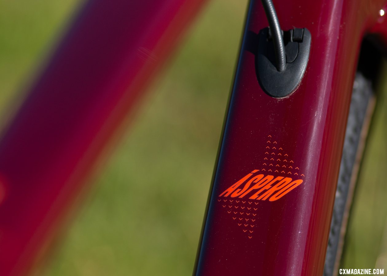 Aspero means "rough" in Spanish, but the hose and housing routings are anything but. The Cervelo Aspero carbon gravel bike review. © Cyclocross Magazine
