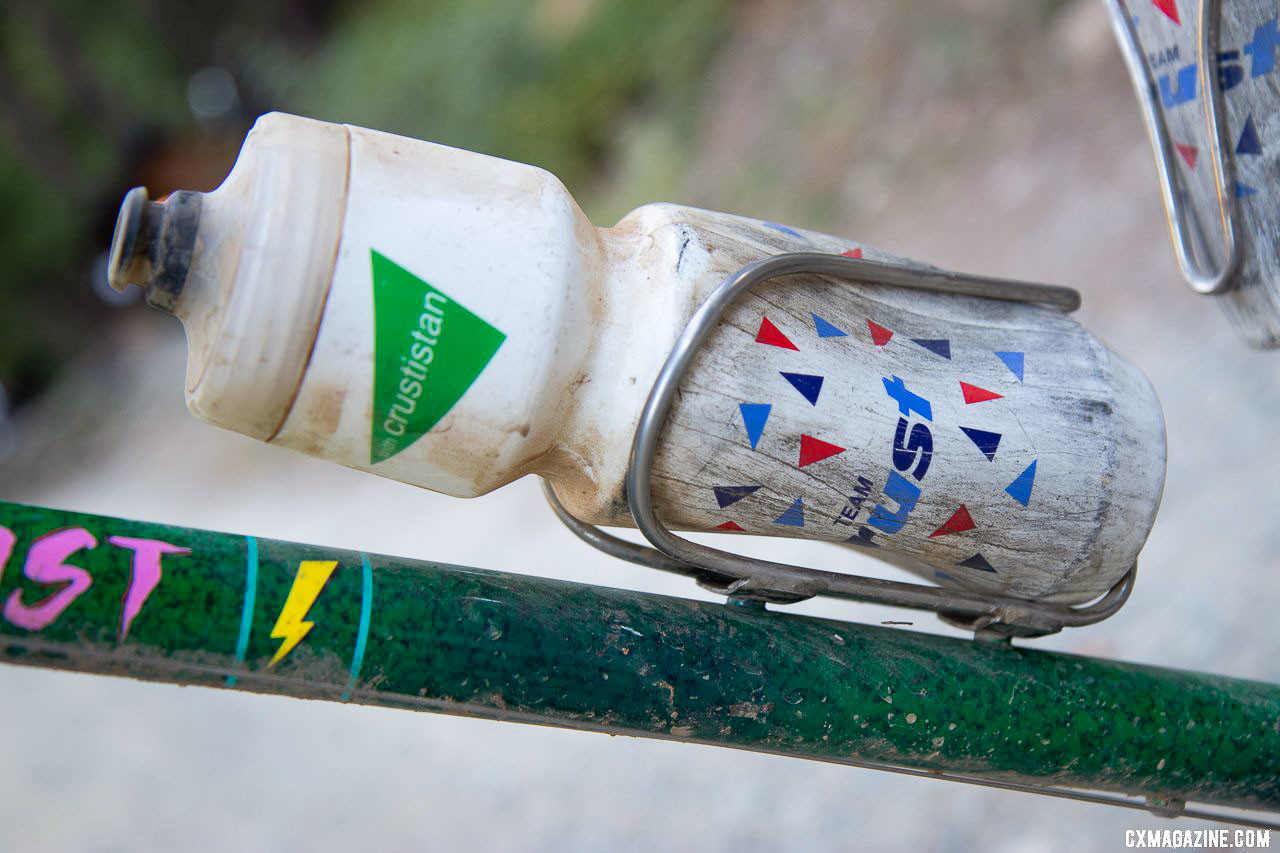 Cannondale.... Crust? These Purist bottles are a throwback to a different time. Ultraromance's Crust Lightning Bolt gravel bike. © A. Yee / Cyclocross Magazine