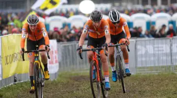 Brand kept dangling and then returning to the front. She fell one cycle short of the title. 2020 UCI Cyclocross World Championships, Dübendorf, Switzerland. © B. Hazen / Cyclocross Magazine