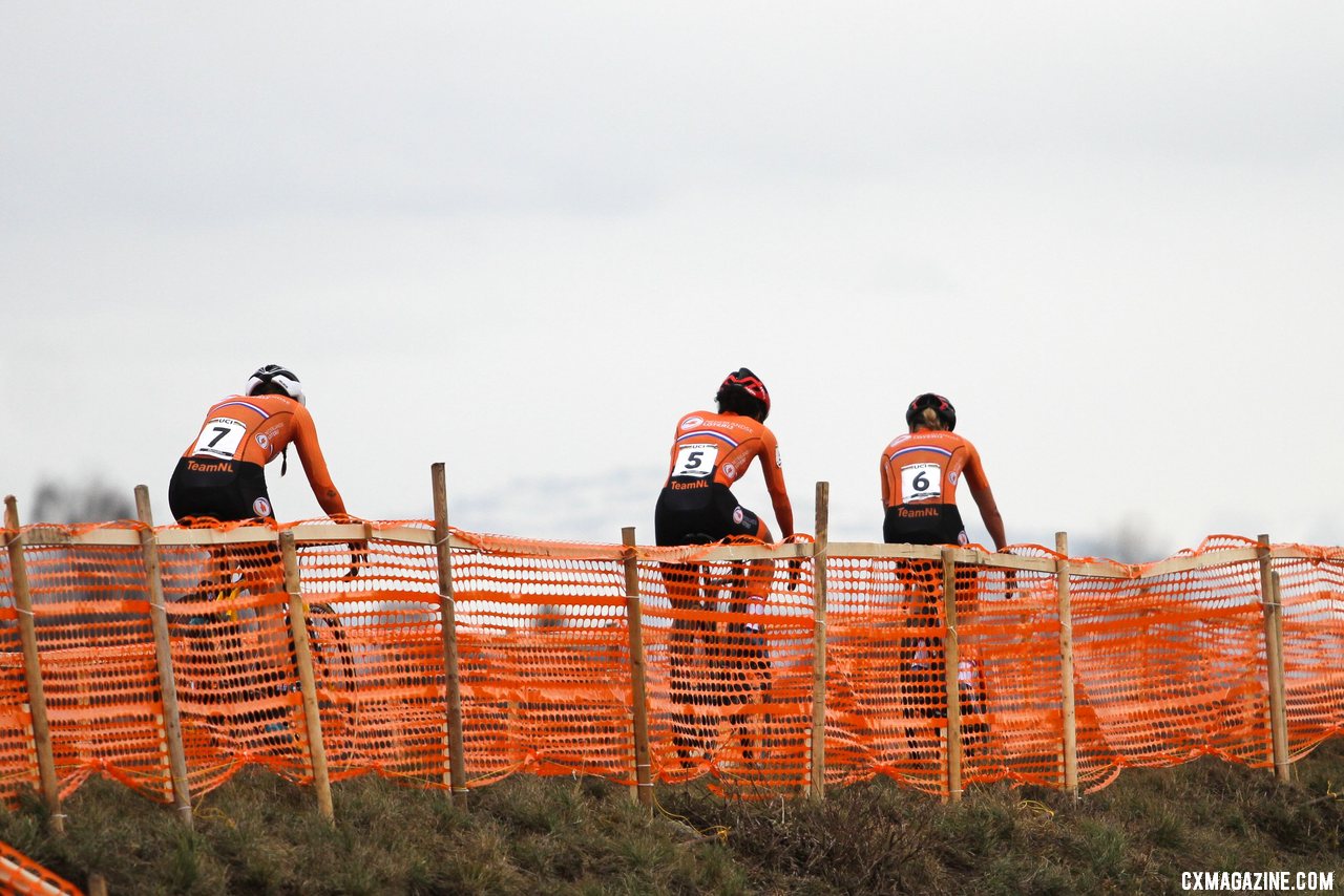 Brand kept dangling and then returning to the front. She fell one cycle short of the title. 2020 UCI Cyclocross World Championships, Dübendorf, Switzerland. © B. Hazen / Cyclocross Magazine