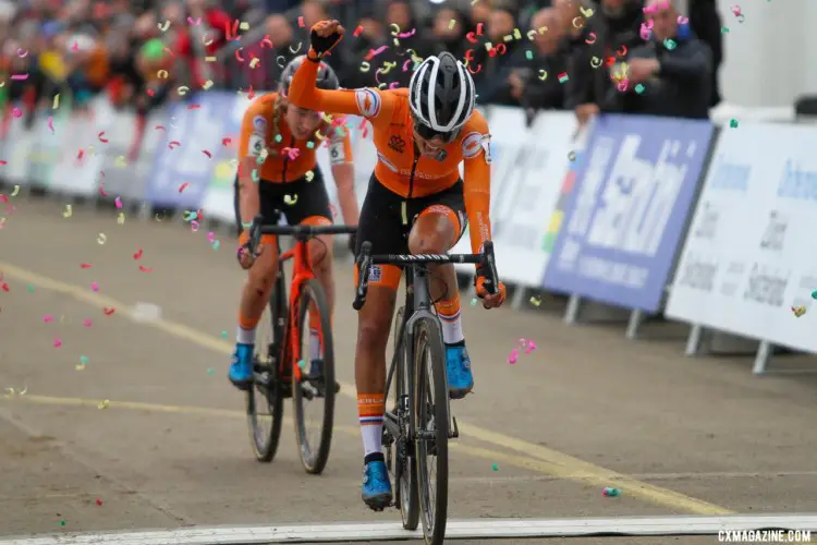 Ceylin del Carmen Alvarado led a Dutch sweep in the Elite Women. 2020 UCI Cyclocross World Championships, Dübendorf, Switzerland. © B. Hazen / Cyclocross Magazine