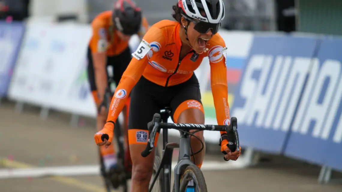 Ceylin del Carmen Alvarado led a Dutch sweep in the Elite Women. 2020 UCI Cyclocross World Championships, Dübendorf, Switzerland. © B. Hazen / Cyclocross Magazine