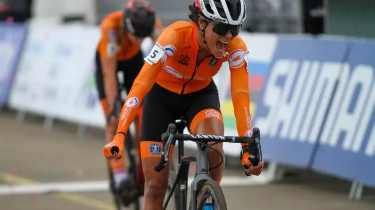 Ceylin del Carmen Alvarado led a Dutch sweep in the Elite Women. 2020 UCI Cyclocross World Championships, Dübendorf, Switzerland. © B. Hazen / Cyclocross Magazine