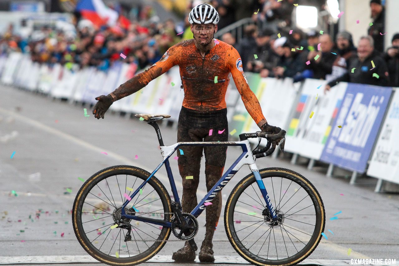 Mathieu van der Poel takes a bow after winning the Elite Men's race at the 2020 UCI Cyclocross World Championships, Dübendorf, Switzerland. © B. Hazen / Cyclocross Magazine