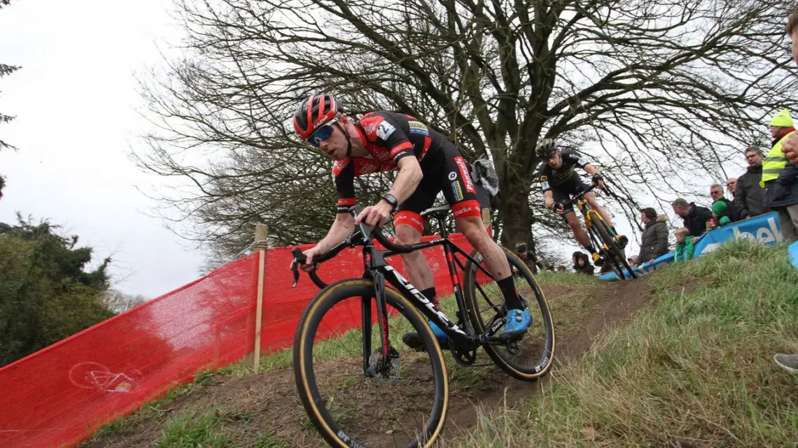 Iserbyt led ahead of van der Haar. Elite Men. 2020 Vestingcross Hulst. © B. Hazen / Cyclocross Magazine