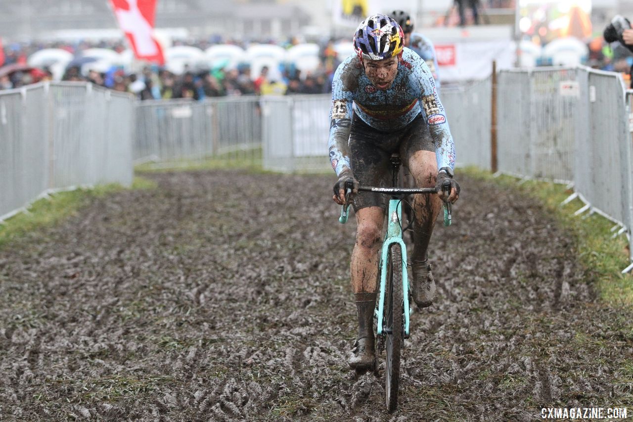 Van Aert was aggressive in Lap 4. 2020 UCI Cyclocross World Championships, Dübendorf, Switzerland. © B. Hazen / Cyclocross Magazine