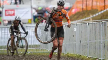 Manon Bakker's wheel choice and tire choice cost her a contract for the rest of the season. 2020 UCI Cyclocross World Championships, Dübendorf, Switzerland. © B. Hazen / Cyclocross Magazine