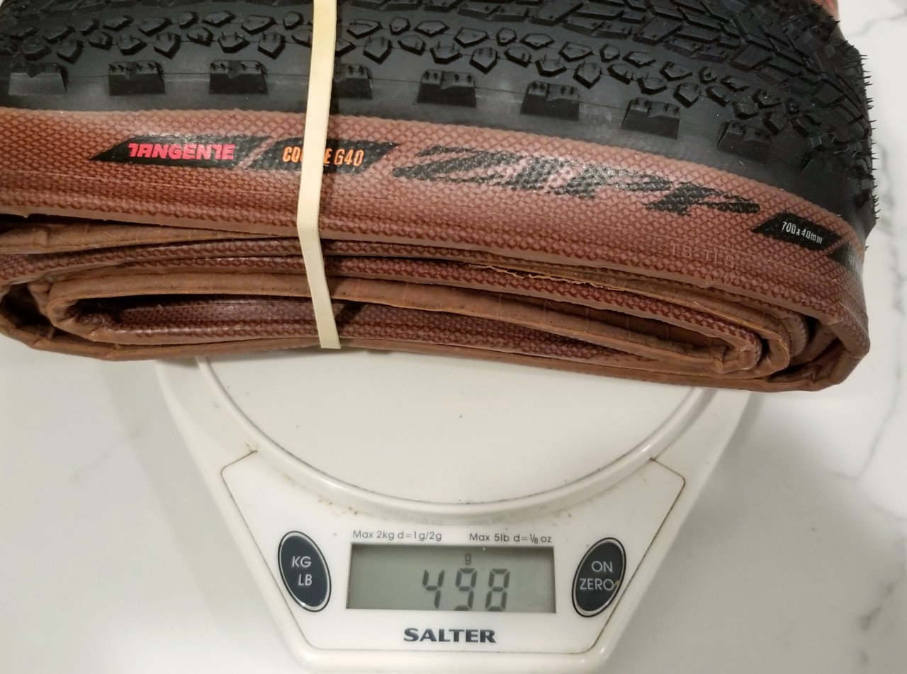 The Zipp Tangente Course G40 tire tips our scales at 497g, or 498g with a rubber band.